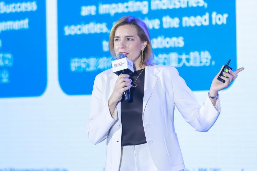 PMI Chief of Staff to the CEO Lenka Pincot女士作主旨演讲.jpg